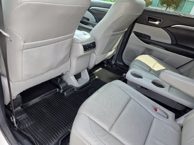 Used 2018 Toyota Highlander Limited AWD/4WD image 26