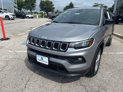 Used 2024 Jeep Compass Latitude AWD/4WD image 11