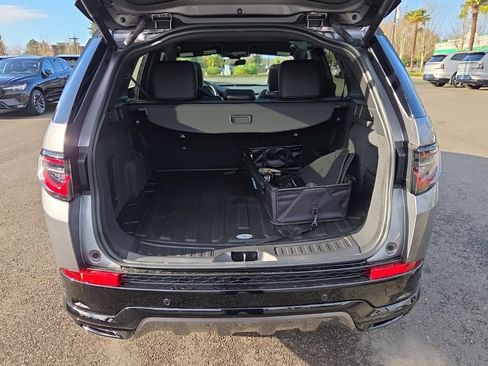 New 2025 Land Rover Discovery Sport Dynamic SE image 16