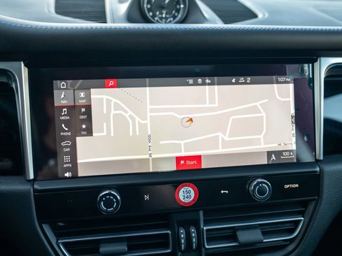 Used 2024 Porsche Macan image 18