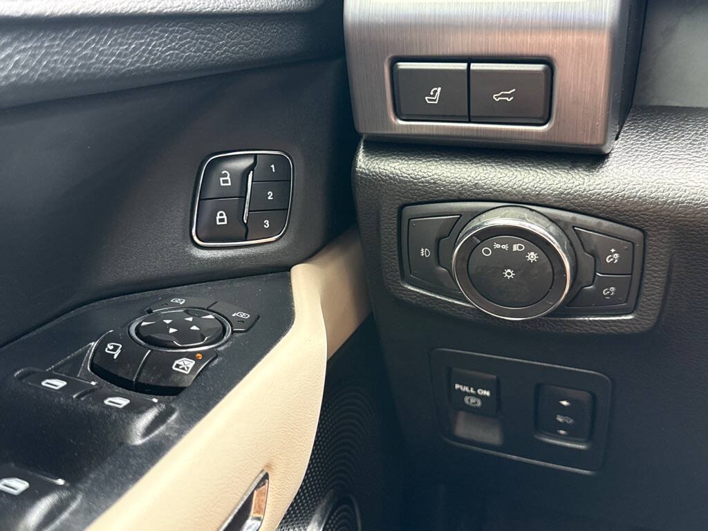 Used 2018 Ford Expedition Platinum RWD image 24