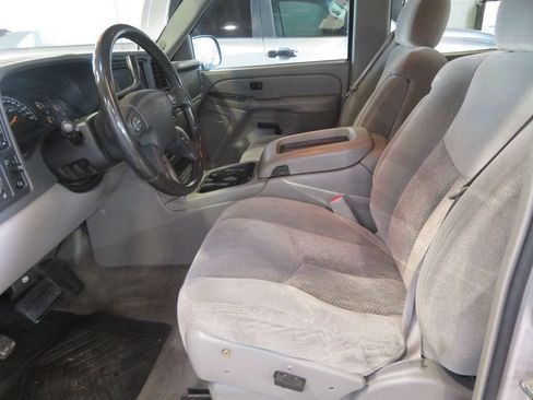 Used 2004 Chevrolet Suburban LS w/ Preferred Equipment Group AWD/4WD image 16