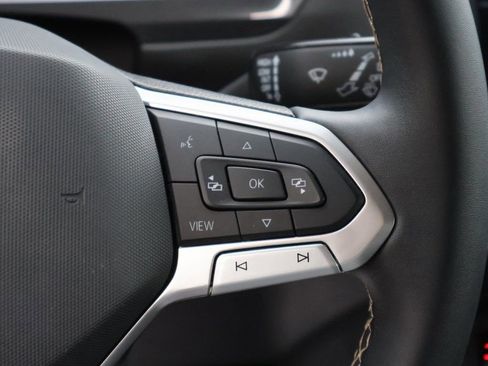 Used 2022 Volkswagen Tiguan SE image 32