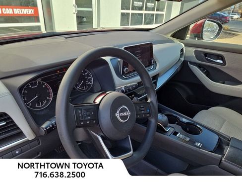 Used 2023 Nissan Rogue SV image 14