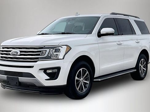 Used 2020 Ford Expedition XLT w/ Equipment Group 202A RWD image 2
