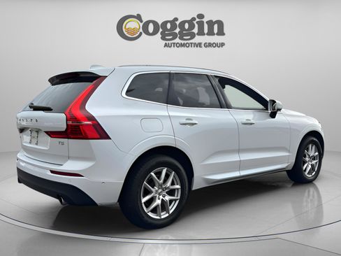 Used 2019 Volvo XC60 T5 Momentum w/ Premium Package image 5