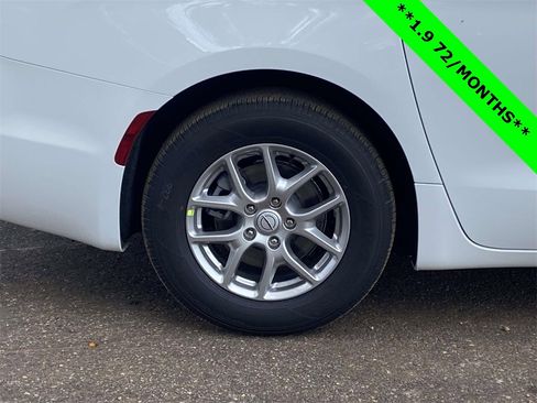 New 2026 Chrysler Pacifica Select image 8