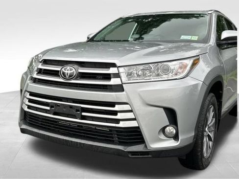 Used 2019 Toyota Highlander XLE AWD/4WD image 9