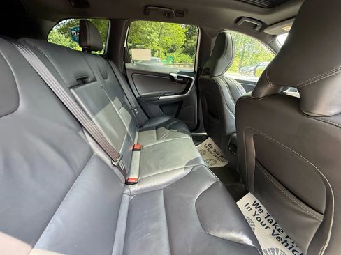 Used 2016 Volvo XC60 T6 R-Design Platinum w/ Climate Package image 19