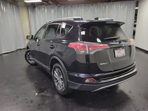 Used 2017 Toyota RAV4 XLE AWD/4WD image 7