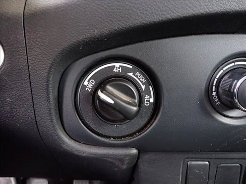 Used 2022 Nissan Frontier SV w/ Technology Package AWD/4WD image 19