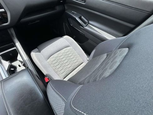 Used 2025 Nissan Pathfinder SV FWD image 13