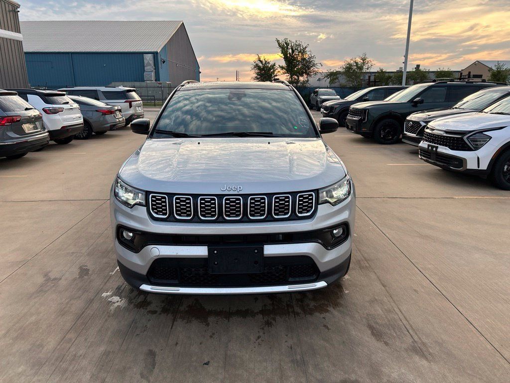 Used 2025 Jeep Compass Limited AWD/4WD image 5