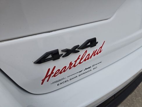 Used 2024 Jeep Grand Cherokee Altitude image 20