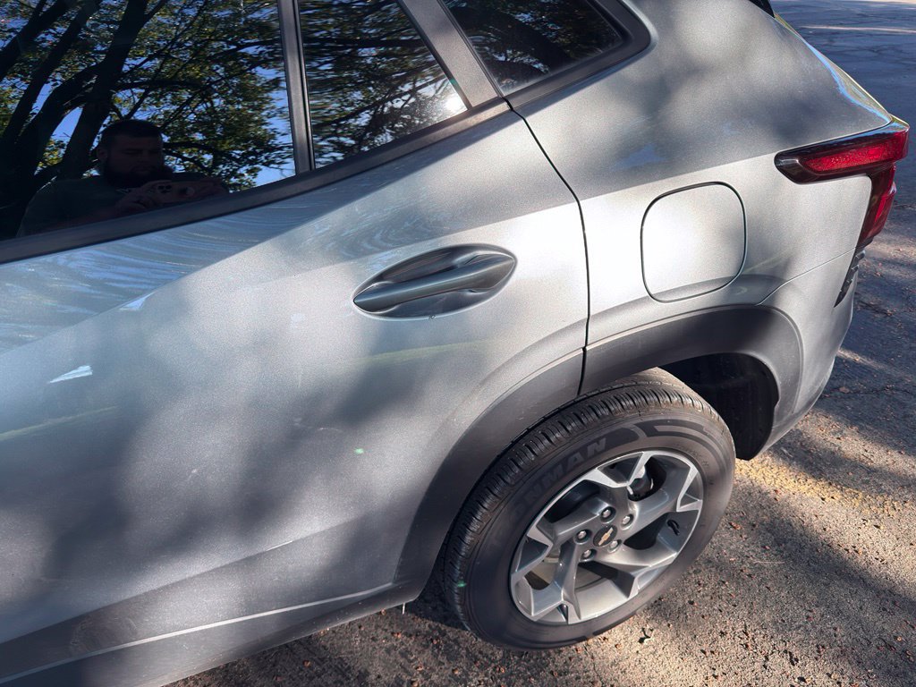 Used 2025 Chevrolet Trax LT FWD image 14