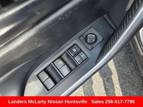 Used 2021 Toyota RAV4 LE FWD image 21