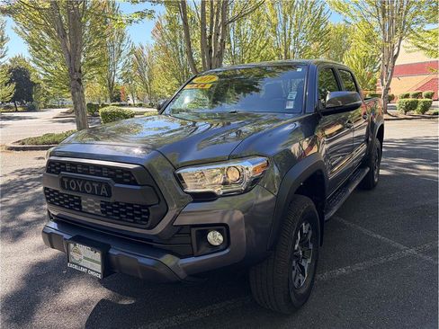 Used 2019 Toyota Tacoma TRD Off-Road w/ Technology Package AWD/4WD image 10