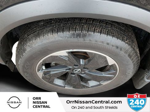 Used 2025 Nissan Rogue SV FWD image 9