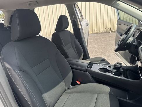 Used 2025 Nissan Rogue S FWD image 10