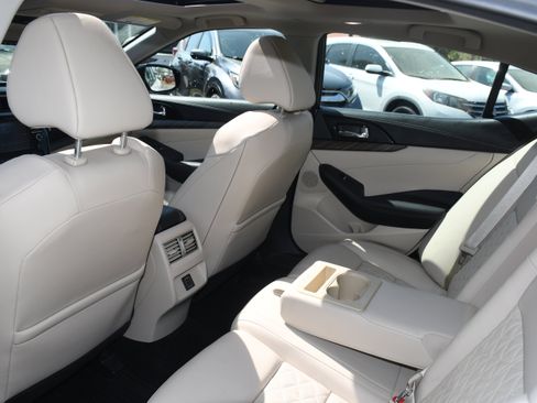 Used 2018 Nissan Maxima Platinum image 17