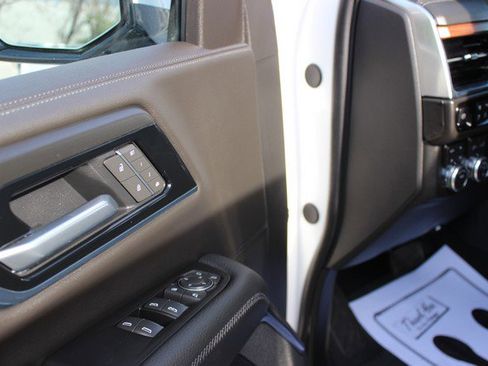 Used 2025 GMC Yukon Denali w/ Denali Reserve Package image 9