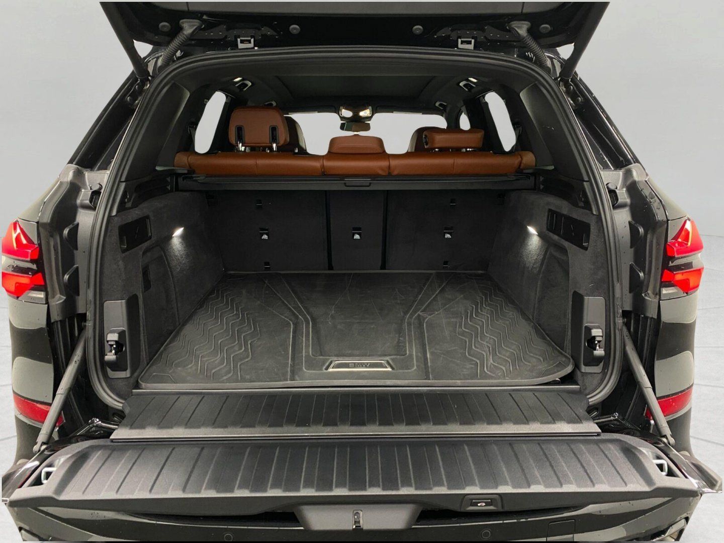 Used 2026 BMW X5 sDrive40i w/ Executive Package RWD image 8