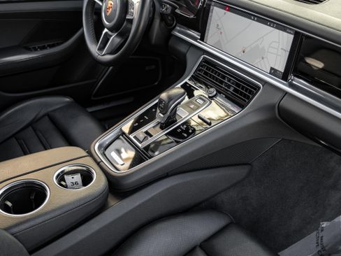 Used 2018 Porsche Panamera image 21