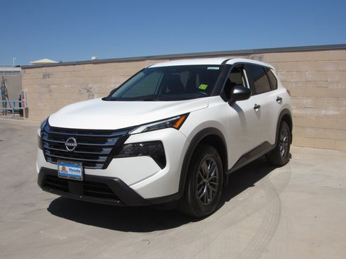 Used 2026 Nissan Rogue S FWD image 1