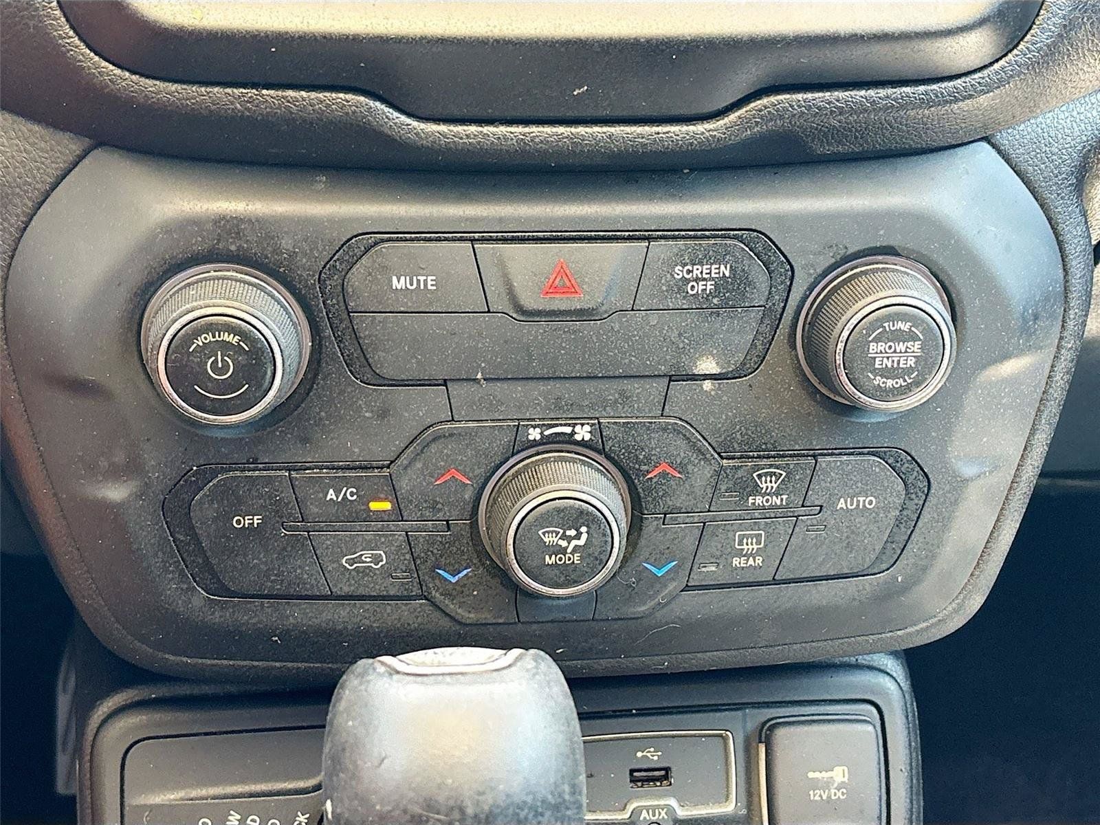 Used 2018 Jeep Renegade Trailhawk w/ UConnect 8.4 Nav Group AWD/4WD image 16