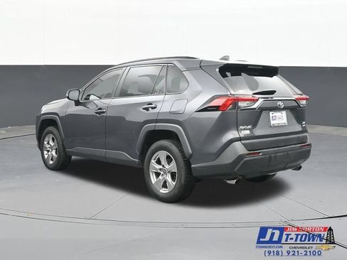 Used 2022 Toyota RAV4 XLE AWD/4WD image 9