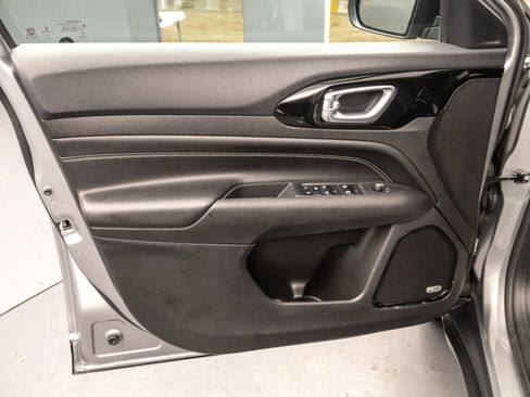 Used 2023 Jeep Compass Latitude w/ Sun and Sound Group AWD/4WD image 27