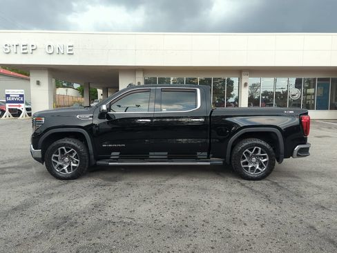 Used 2022 GMC Sierra 1500 SLT AWD/4WD image 3