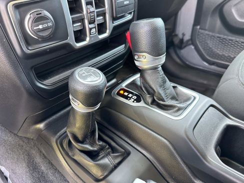 Used 2019 Jeep Wrangler Unlimited Sport S image 24