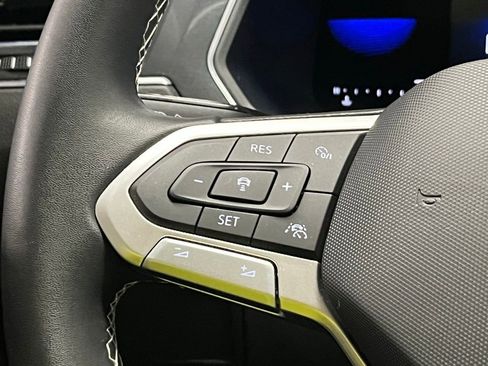 Used 2023 Volkswagen Tiguan SE w/ Panoramic Sunroof Package image 25