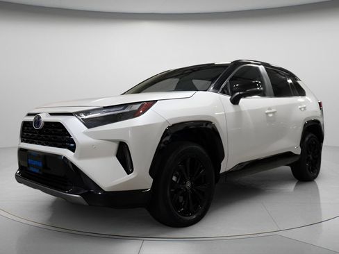 Used 2022 Toyota RAV4 XSE AWD/4WD image 2