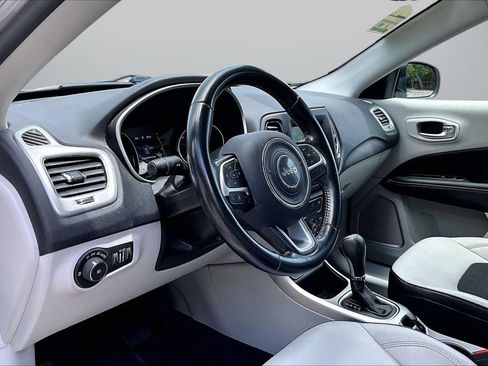 Used 2019 Jeep Compass Latitude FWD image 19
