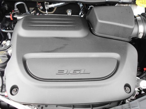 New 2026 Chrysler Pacifica Select image 5