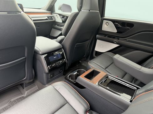 New 2026 Lincoln Aviator Black Label w/ Dynamic Handling Package AWD/4WD image 25