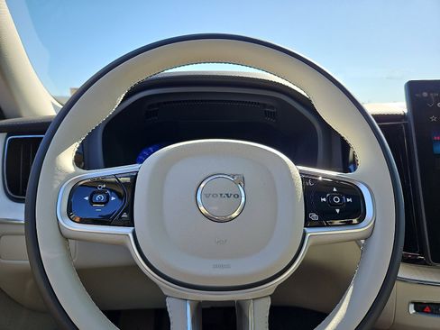 New 2026 Volvo XC60 B5 Ultra w/ Protection Package Premier image 18