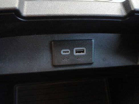 Used 2023 Chevrolet Tahoe LT w/ Luxury Package RWD image 6