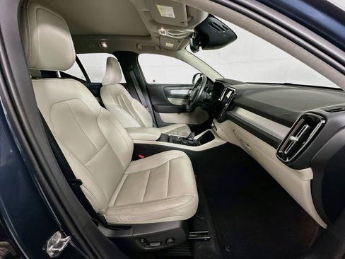 Used 2021 Volvo XC40 T5 Momentum w/ Premium Package AWD/4WD image 32