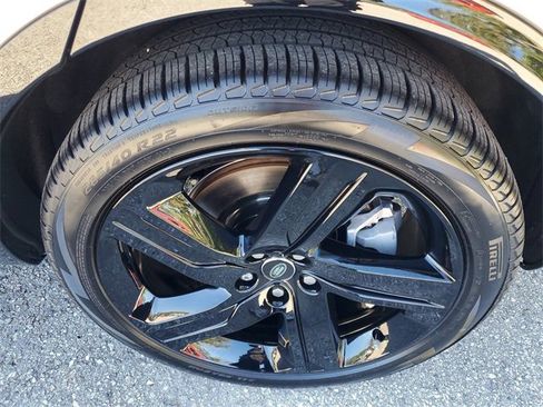 Used 2025 Land Rover Discovery Dynamic SE image 10