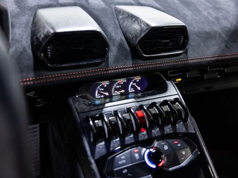 Used 2018 Lamborghini Huracan Performante image 39