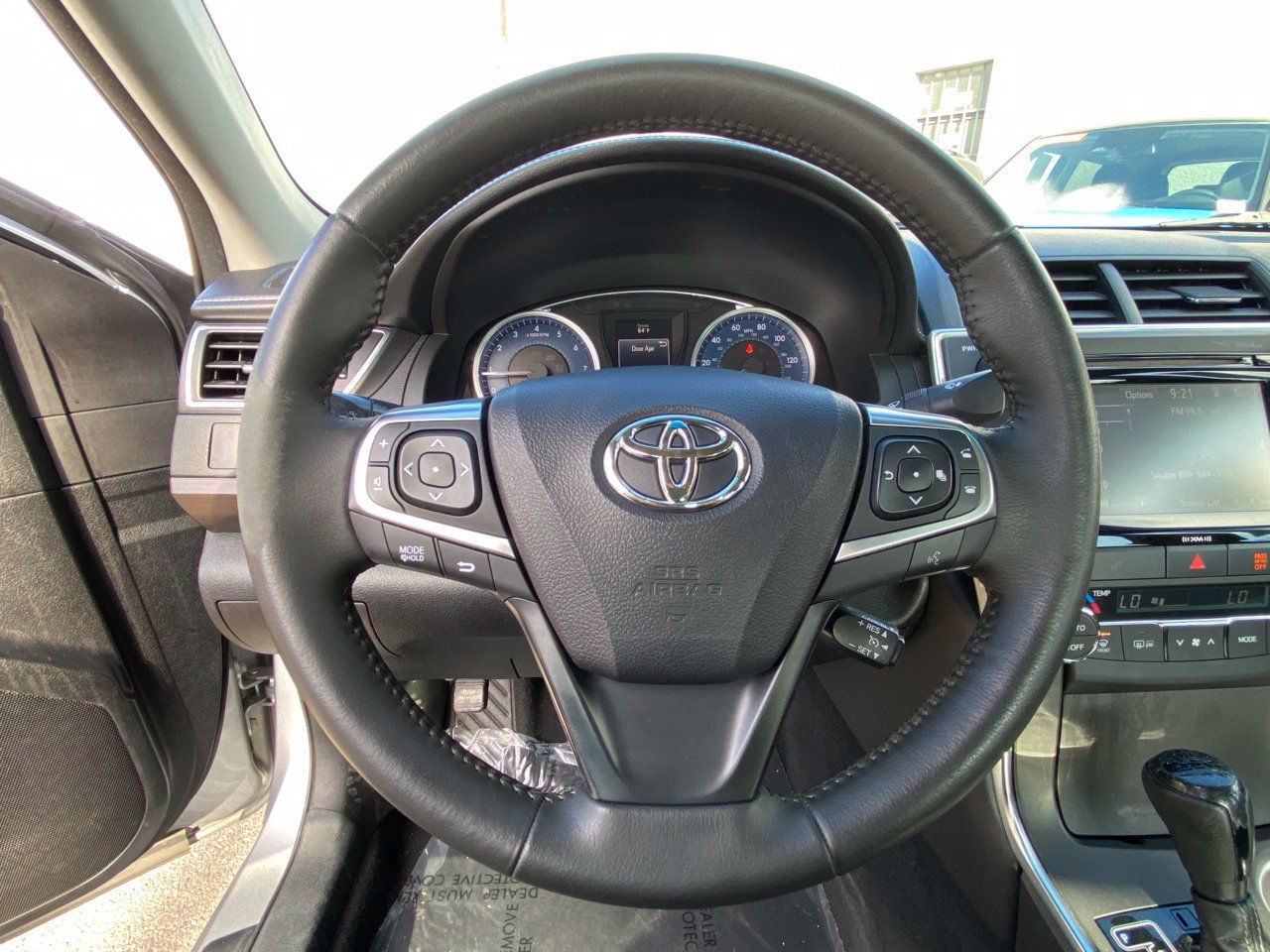 Used 2016 Toyota Camry XLE w/ Convenience Package FWD image 16