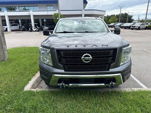 Used 2021 Nissan Titan SV w/ SV Convenience Package RWD image 2
