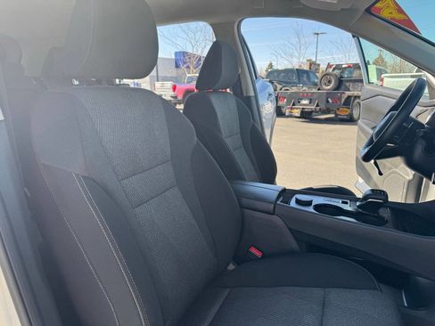 Used 2024 Nissan Rogue SV image 36