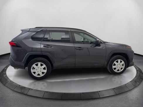 Used 2019 Toyota RAV4 LE FWD image 4