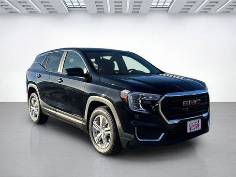 Used 2024 GMC Terrain SLE image 2