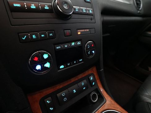 Used 2010 Buick Enclave CXL image 22
