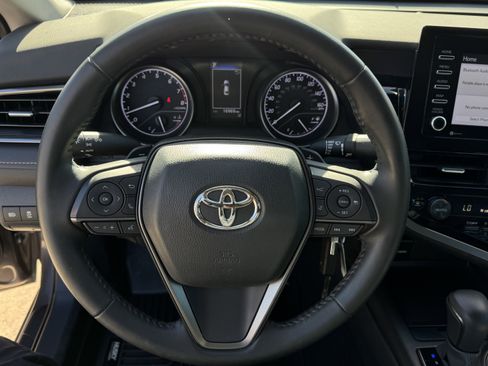 Used 2022 Toyota Camry SE image 15
